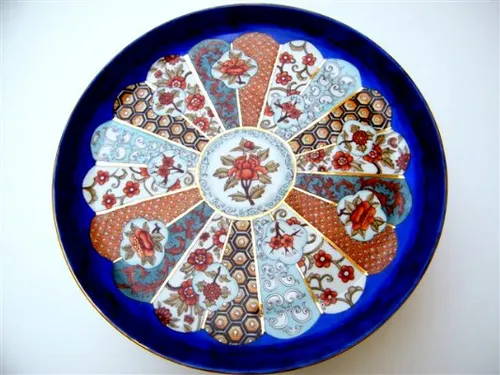 צלחת מחולקת עם דוגמאות שונות