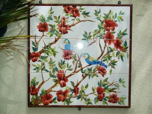 צפוריים על עץ. תמונה של כמה אריחים