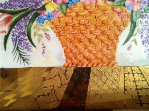 סלסלת פרחים עם פיתוחי זהב - טכניקה מיוחדת שלמדתי בשוויץ