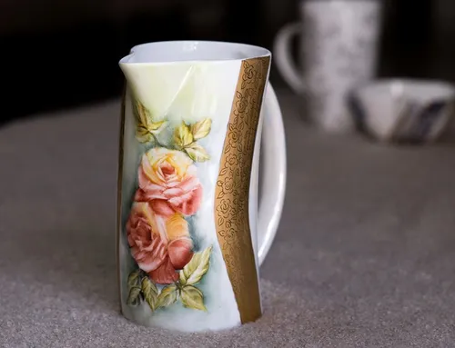 כד מים עם ורדים וזהב