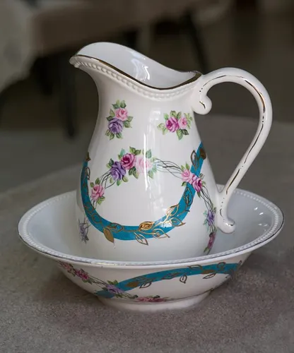 כד וקערת שושנים