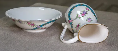 כד וקערת שושנים