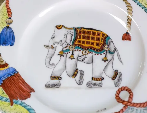 פיל עם עיטורים - תמונת תקריב