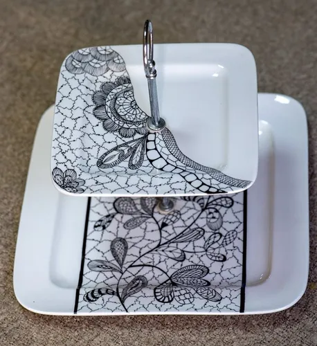 מעמד עם 2 קומות בעיטור "תחרות"