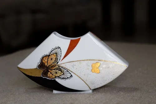 כד פרפר עם אפקטים מיוחדים