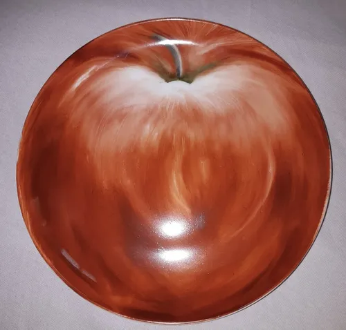 תפוח על צלחת